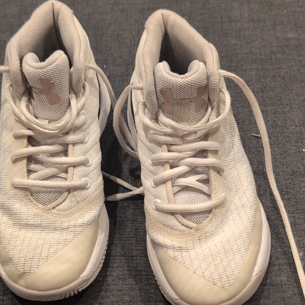 Under Armour Steph Curry Kids Cream Sneakers